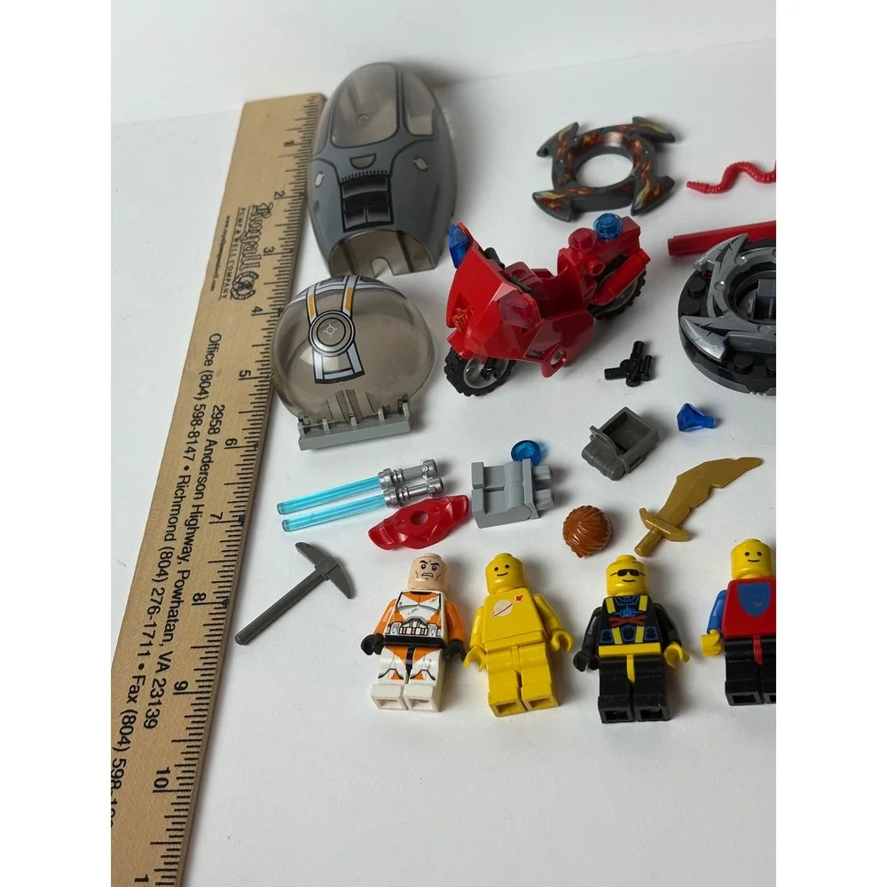 Mixed LEGO Minifigure & Accessory Lot Space Star Wars Castle Motorcycle Spinner